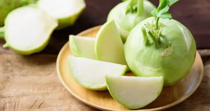 Czy kalarepa jest bezpieczna dla psa? Korzyści, ryzyka i zdrowe alternatywy